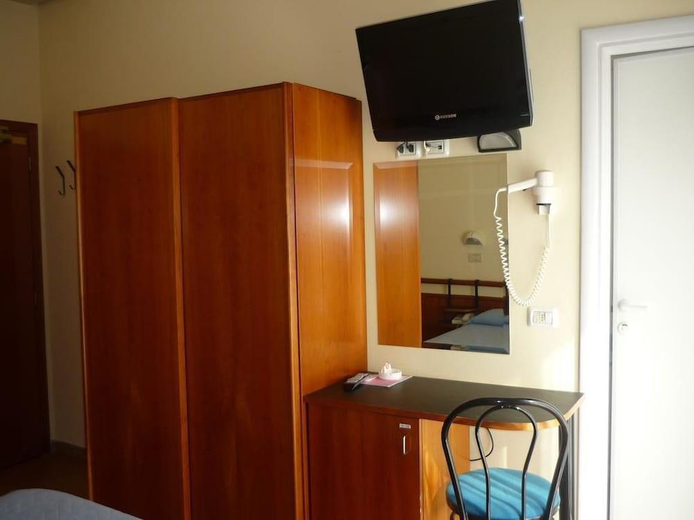 Hotel Houston Suites Rimini Bagian luar foto