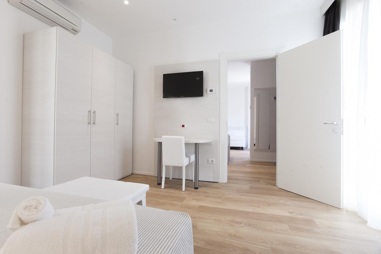 Hotel Houston Suites Rimini Bagian luar foto