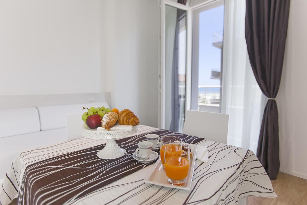 Hotel Houston Suites Rimini Bagian luar foto