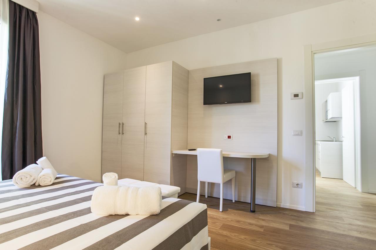 Hotel Houston Suites Rimini Bagian luar foto