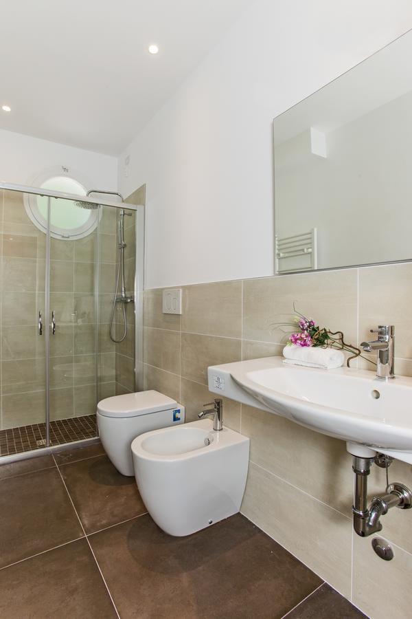 Hotel Houston Suites Rimini Bagian luar foto