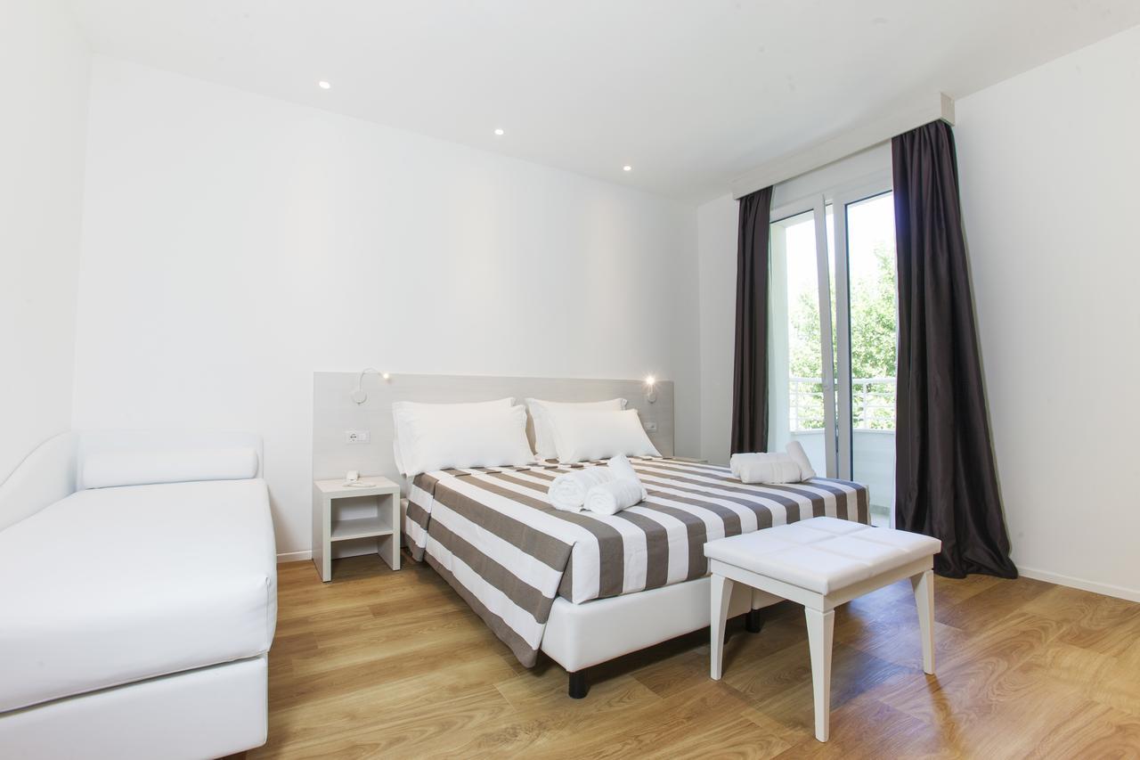 Hotel Houston Suites Rimini Bagian luar foto