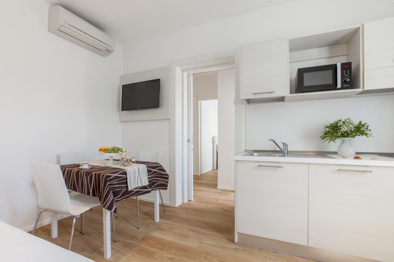 Hotel Houston Suites Rimini Bagian luar foto