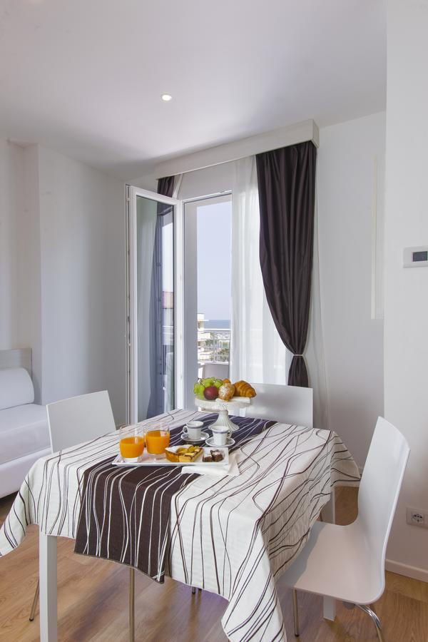 Hotel Houston Suites Rimini Bagian luar foto