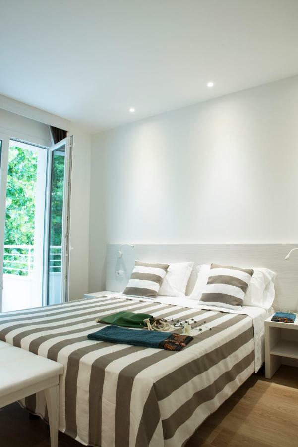 Hotel Houston Suites Rimini Bagian luar foto