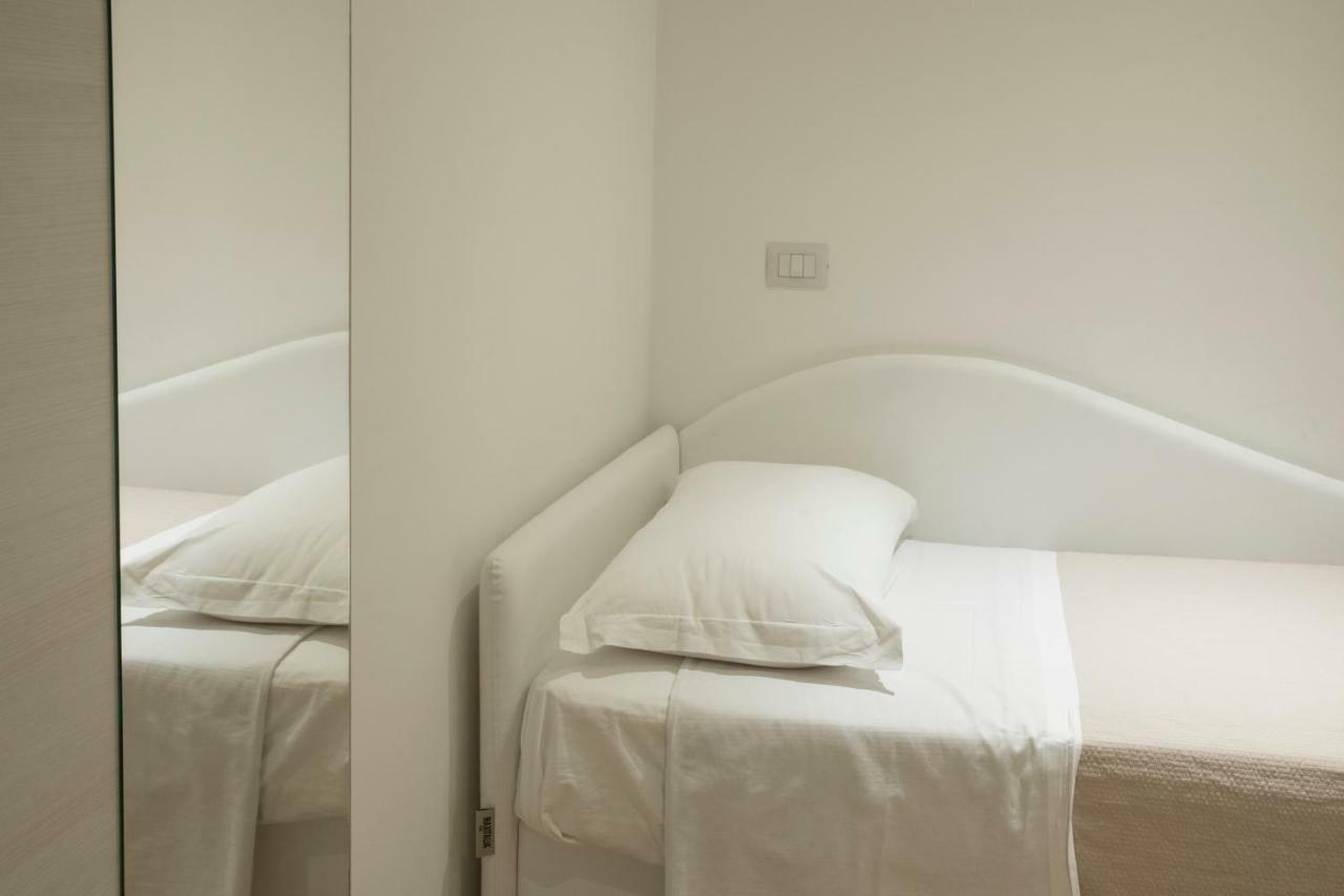 Hotel Houston Suites Rimini Bagian luar foto